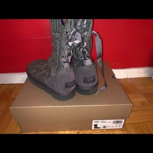 UGG SIZE 5